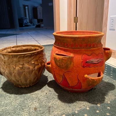 2 plant pots