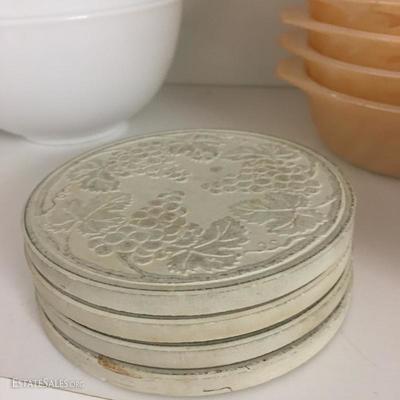 Lot 129 - Misc Kitchen Dishes  