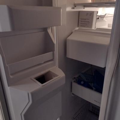 Kitchen Aide Side by Side Refrigerator Freezer in Working Condition