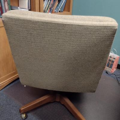 Button Back Upholstered Office Chair