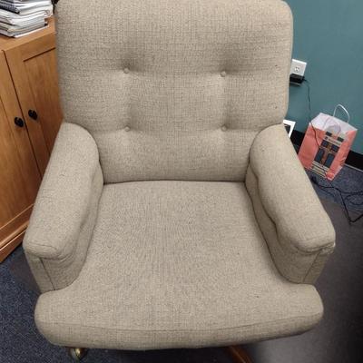 Button Back Upholstered Office Chair