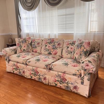 Henredon Furniture Floral Couch (LR- DZ)