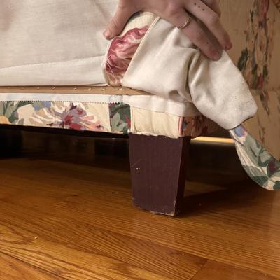 Henredon Furniture Floral Couch (LR- DZ)