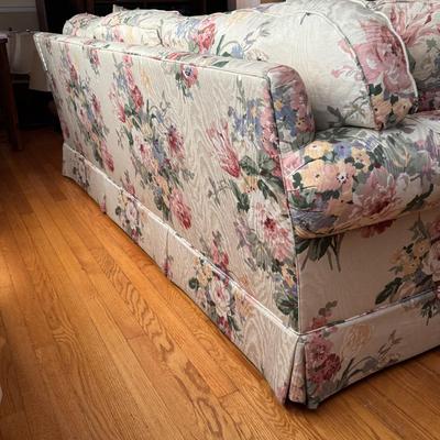 Henredon Furniture Floral Couch (LR- DZ)