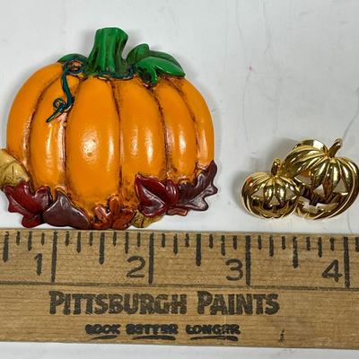 Vintage Brooch Pin Fashion Jewelry Holidays Whimsical Assorted