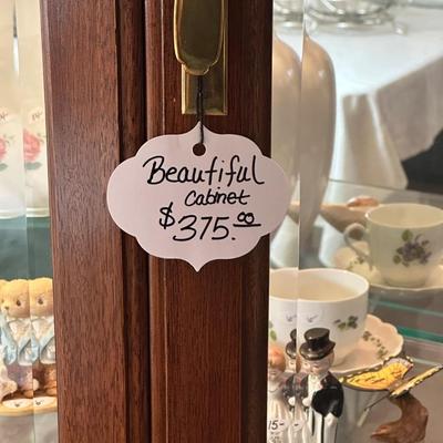 Lot 7: Curio cabinet, Collectibles and More