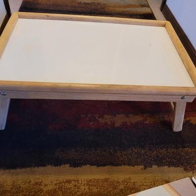 Adjustable tilt-topBed tray