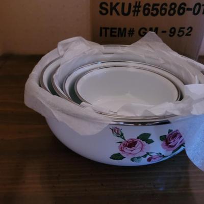Cool unused 5 piece stacking flower metal bowl s3t