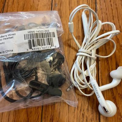 Earbud Headphones Lot - LG TonePro, InPods 12, Blackberry, Samsung