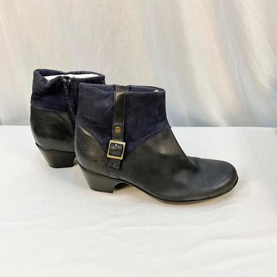 Lot C 160 Clark’s Ankle Boots and Flats