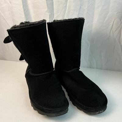 Lot B 162 Bearpaw Winter Boots