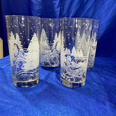 AVON’S LUMINARC WINTER SLEIGH RIDE VASE AND TUMBLERS