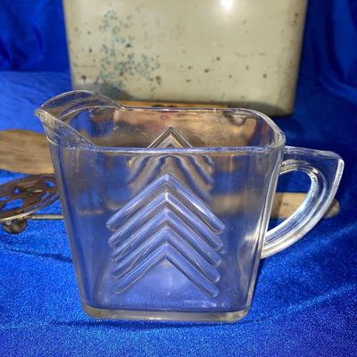 RETRO TIN BREAD BOX AND OTHER KITCHEN ITEMS