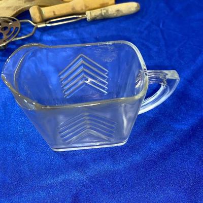 RETRO TIN BREAD BOX AND OTHER KITCHEN ITEMS