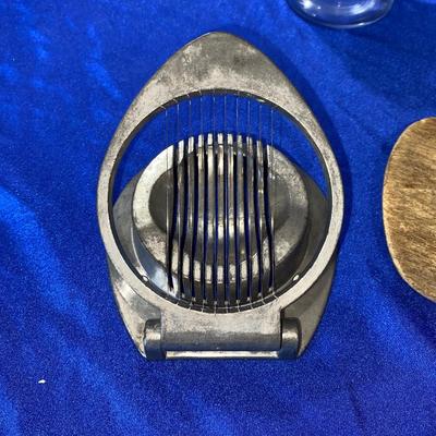RETRO TIN BREAD BOX AND OTHER KITCHEN ITEMS