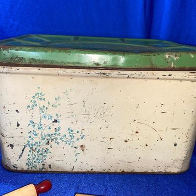 RETRO TIN BREAD BOX AND OTHER KITCHEN ITEMS