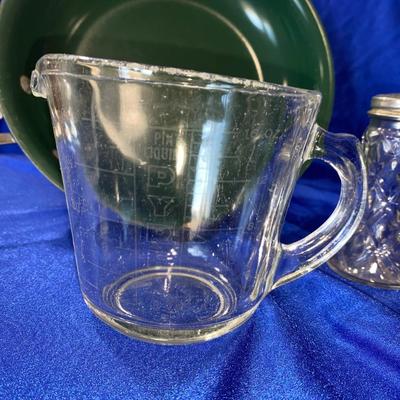 ORGREENIC FRYING PAN, PAMPERED CHEF MEASURING CUP, PYREX LIQUID MEASURER AND MORE