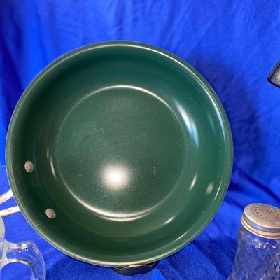 ORGREENIC FRYING PAN, PAMPERED CHEF MEASURING CUP, PYREX LIQUID MEASURER AND MORE