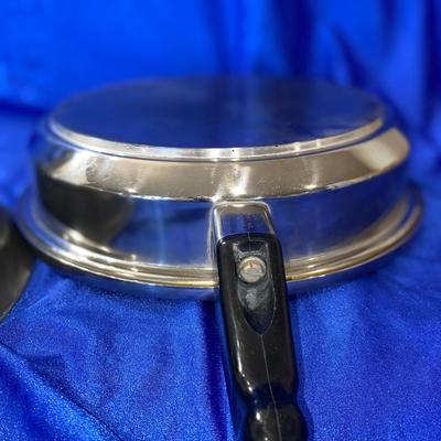 ORGREENIC FRYING PAN, PAMPERED CHEF MEASURING CUP, PYREX LIQUID MEASURER AND MORE