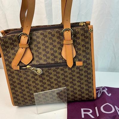 Lot D 192 NWT Rione Italy Signature East West Shoulder Bag and Matching Wallet