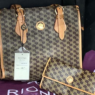 Lot D 192 NWT Rione Italy Signature East West Shoulder Bag and Matching Wallet