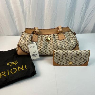Lot D 194 NWT Rione Italy Signature Audrey Pleated Shoulder Bag and Matching Wallet