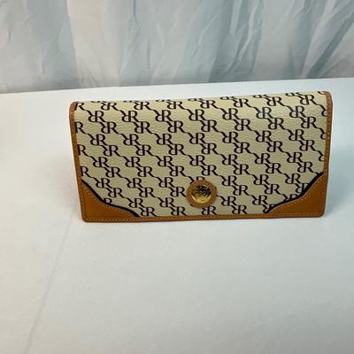 Lot D 194 NWT Rione Italy Signature Audrey Pleated Shoulder Bag and Matching Wallet
