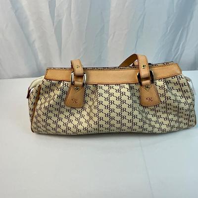 Lot D 194 NWT Rione Italy Signature Audrey Pleated Shoulder Bag and Matching Wallet
