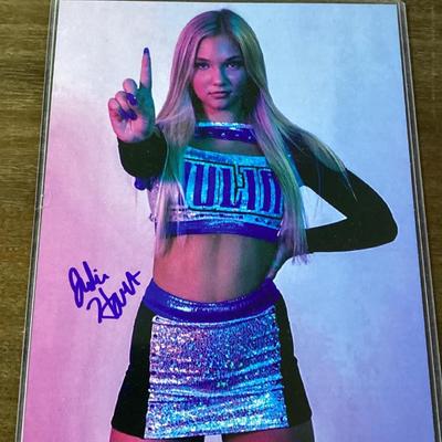Julia Hart autograph