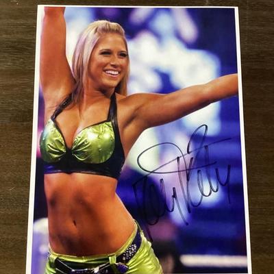 Kelly Kelly autograph