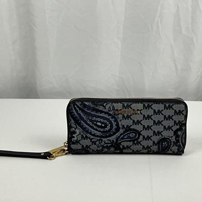 Lot D 199 Michael Kors Paisley Jet Set Wallet
