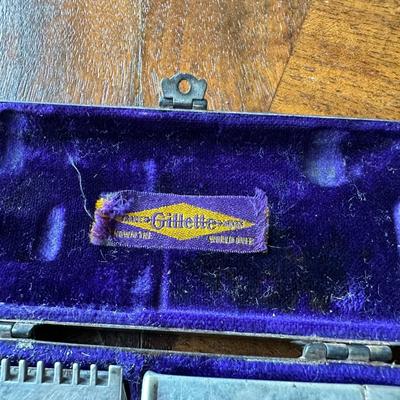 ANTIQUE GILLETTE POCKET EDITION SAFETY RAZOR IN VELVET LINED SILVER PLATED CASE