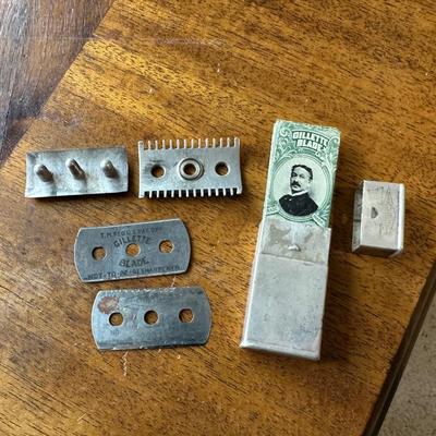 ANTIQUE GILLETTE POCKET EDITION SAFETY RAZOR IN VELVET LINED SILVER PLATED CASE