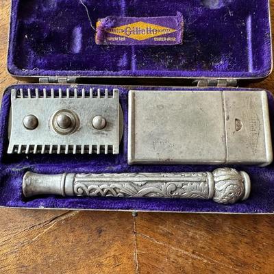 ANTIQUE GILLETTE POCKET EDITION SAFETY RAZOR IN VELVET LINED SILVER PLATED CASE
