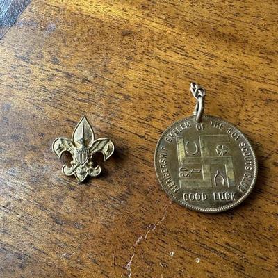 MEMBERSHIP EMBLEM AND PIN OF THE BOY SCOUTS CLUB