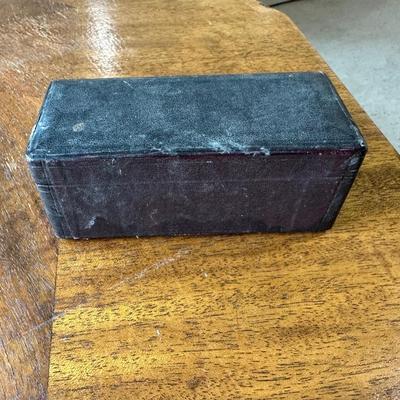 AUTO STROP SAFETY RAZOR IN A CASE AND GILLETTE RAZOR