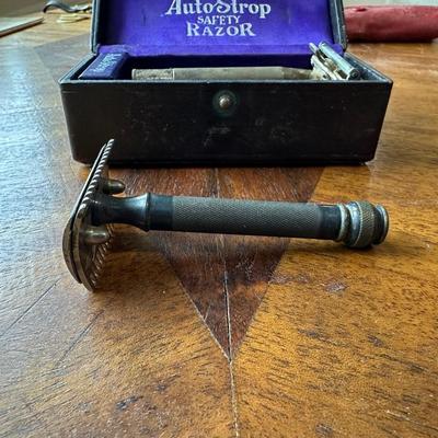 AUTO STROP SAFETY RAZOR IN A CASE AND GILLETTE RAZOR