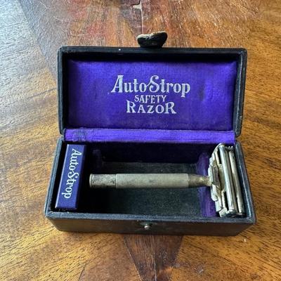 AUTO STROP SAFETY RAZOR IN A CASE AND GILLETTE RAZOR