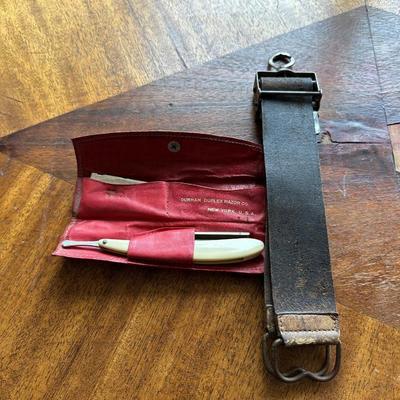 DURHAM DUPLEX STRAIGHT RAZOR WITH LEATHER STRAP