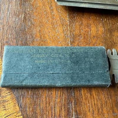 DURHAM DUPLEX STRAIGHT RAZOR WITH LEATHER STRAP