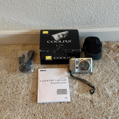 COOLPIX L19 DIGITAL CAMERA