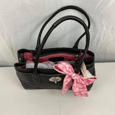 Lot E 208 NWT Vintage Coach Hampton Handbag with Pink Scarf