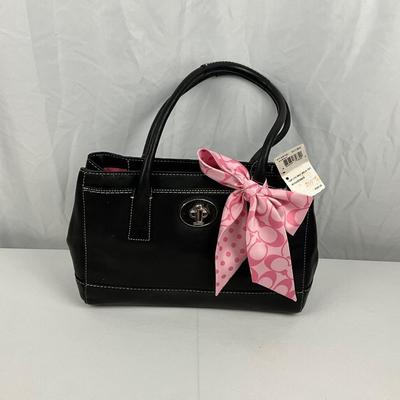 Lot E 208 NWT Vintage Coach Hampton Handbag with Pink Scarf