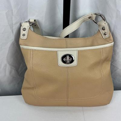 Lot E 209 Vintage Coach Shoulder Bag NWT Coach Keychain Coin Purse