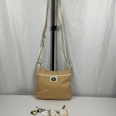 Lot E 209 Vintage Coach Shoulder Bag NWT Coach Keychain Coin Purse