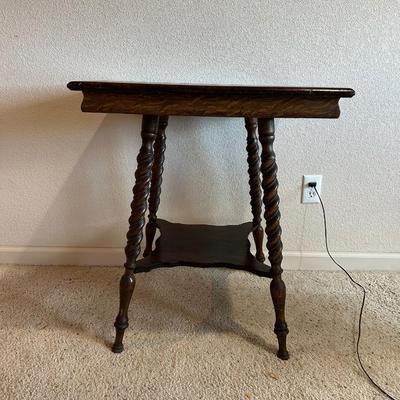 ANTIQUE NEWEL POST PARLOR TABLE AND A FRENCH VICTORIAN LAMP