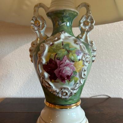 ANTIQUE NEWEL POST PARLOR TABLE AND A FRENCH VICTORIAN LAMP