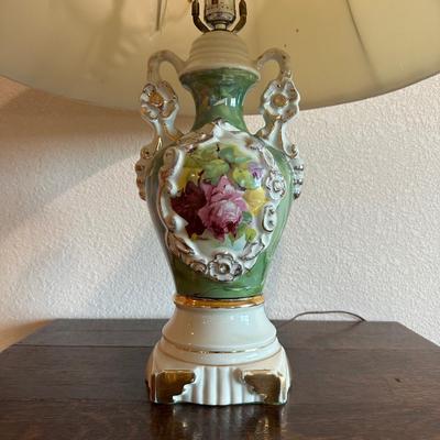 ANTIQUE NEWEL POST PARLOR TABLE AND A FRENCH VICTORIAN LAMP