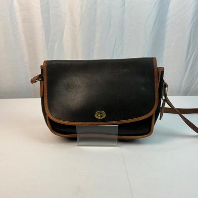 Lot E 211 Vintage Coach Leather Spectator City Turn Lock Shoulder Bag