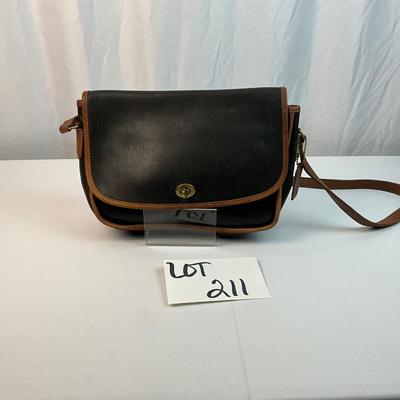 Lot E 211 Vintage Coach Leather Spectator City Turn Lock Shoulder Bag